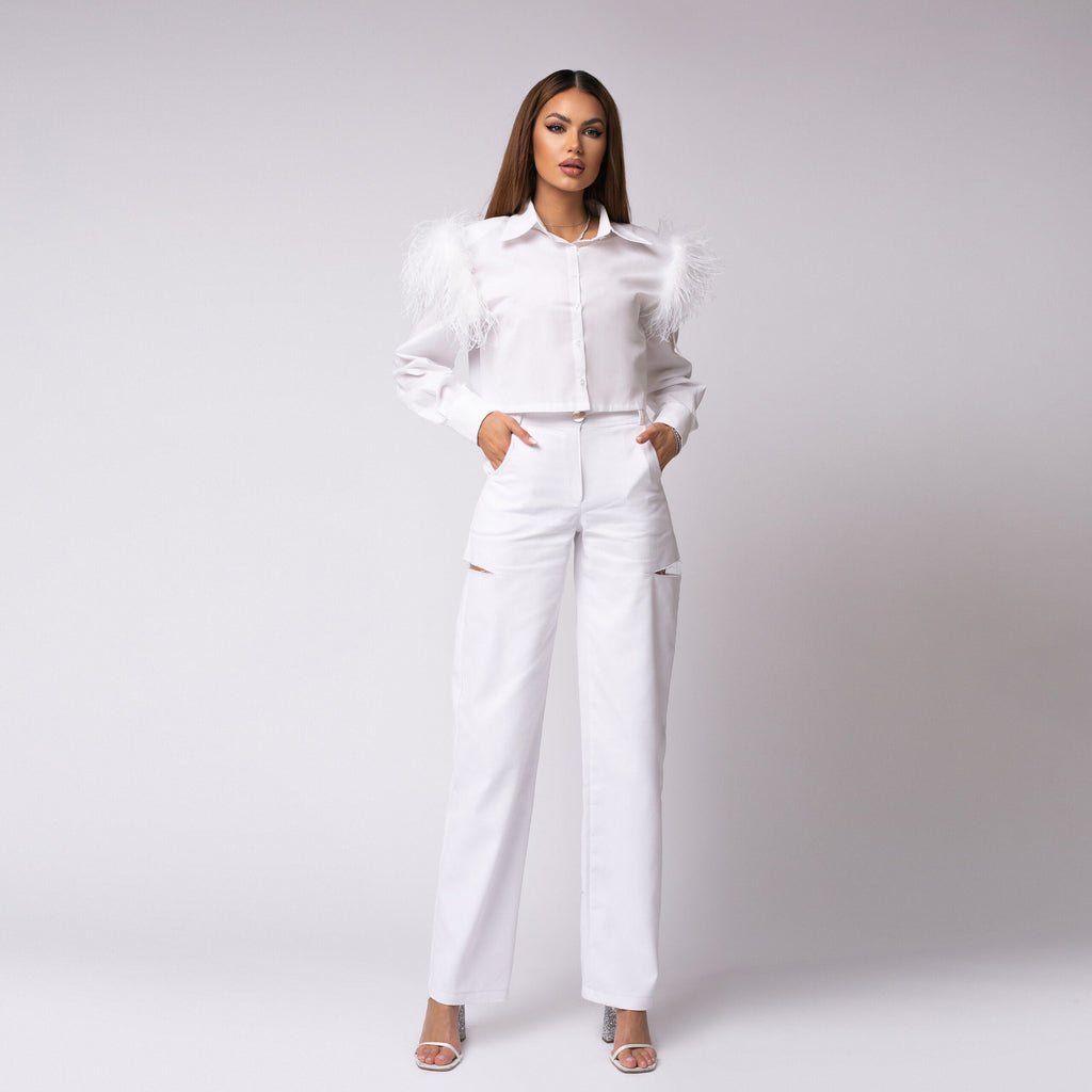 WHITE JEANS–CUT OUT