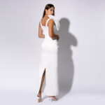 Rochie accesorizată cu o floare pe umăr - imagine 2